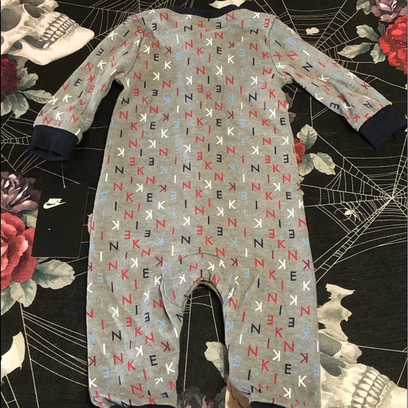 NWT NIKE AIR LOGO KIDS BUTTON ONESIE FOOTSIE 6M - Picture 9 of 13